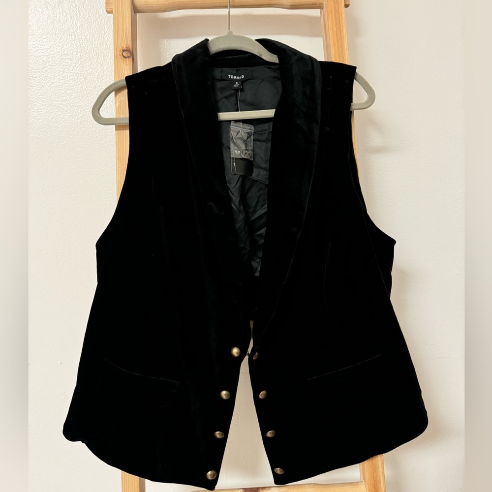 Torrid Plus Size 3X Black Stretch Velvet Knit Button Front Vest
